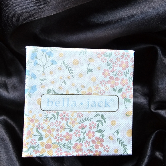 Bella ● Jack Earrings - Picture 3 of 3